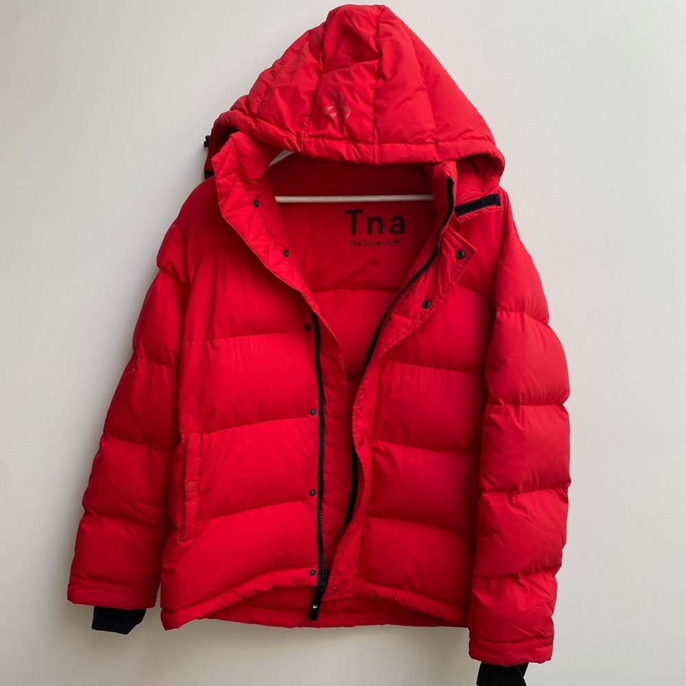 TNA Super Puff in Red